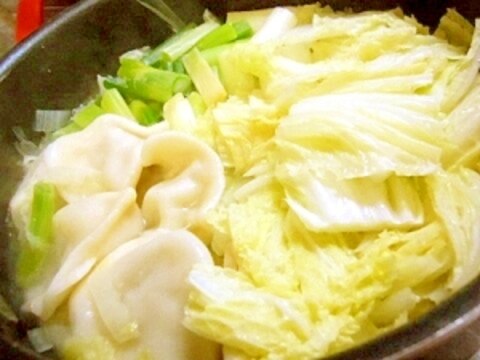 Ｗ昆布だしｄｅ❤白菜お葱の餃子鍋❤